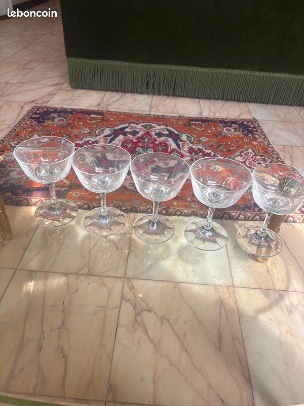 Lots de 12 Verres à pieds Lalique (image 1)