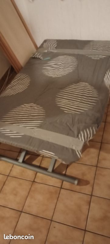 Table en verre (image 1)