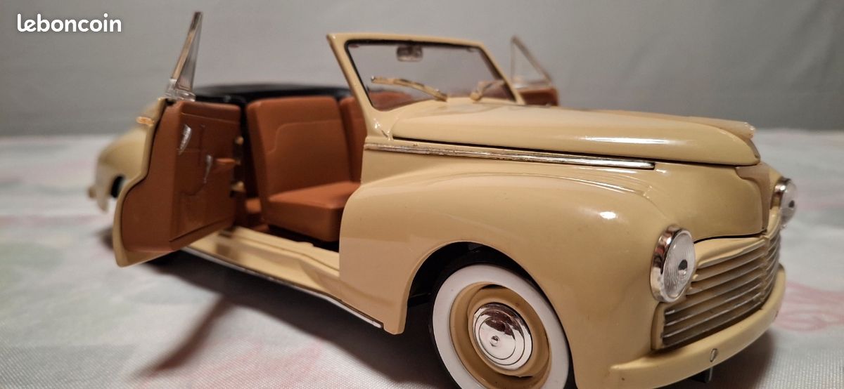 Miniature Solido 1/18 – Peugeot 203 Cabriolet 1954 – Bleu – Parfait état