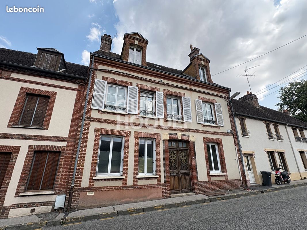 Maison 9 pièces 227 m² · à Rugles · 227 m² · 296 800 €