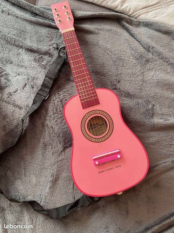 Petite guitare rose (image 2)