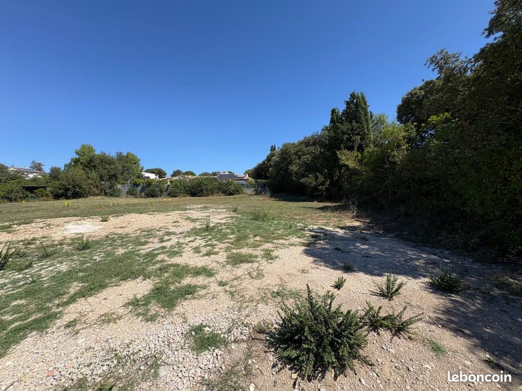 Terrain 865 m² SUSSARGUES · 268 000 €