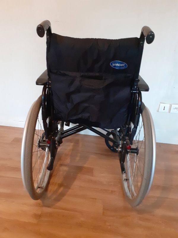 Fauteuil roulant Invacare Action 4 NG Levier pendulaire : personnalisation