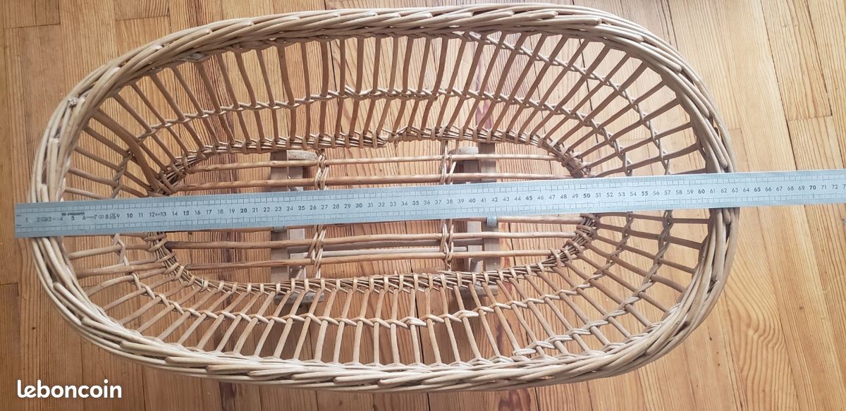 Berceau ancen de poupée en Tole de Jouy rose