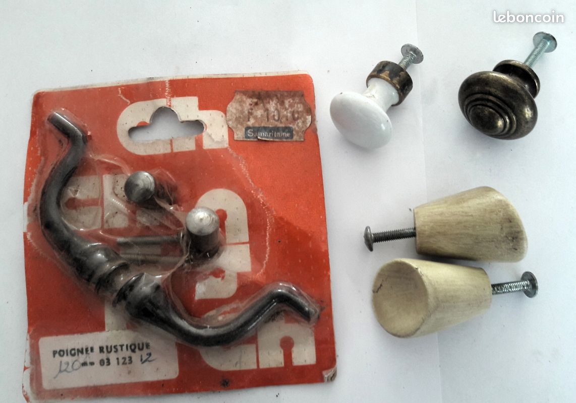 Lot de boutons et poignée de tiroir - B9 (image 1)