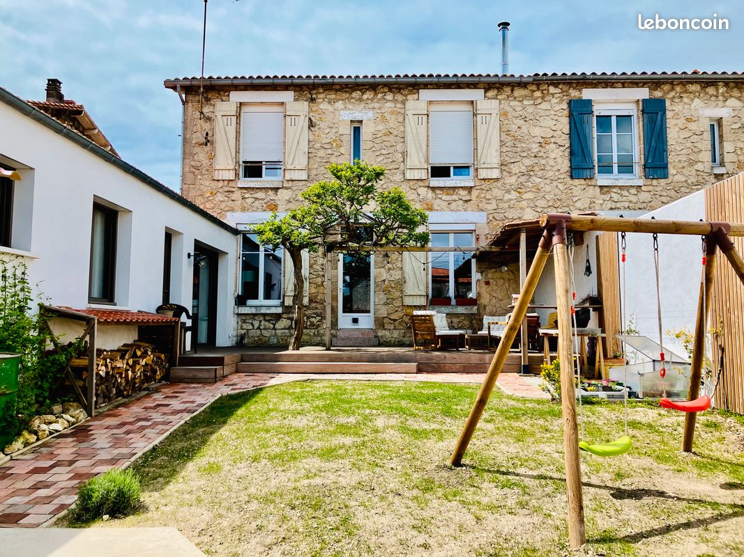 Maison 4 pièces 100 m² · à La Rochelle · 100 m² · 2 200 €
