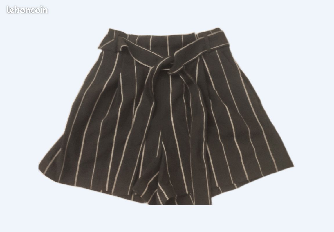 Short Femme bleu marine, rayures blanches 38 (image 1)