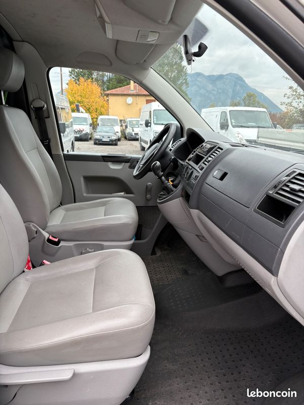 Volkswagen Transporter 2.0 TDI 140 L1H1 - Portes vitrées - Galerie de toit - Armoire de rangement - 10825 Euros H.T (image 4)