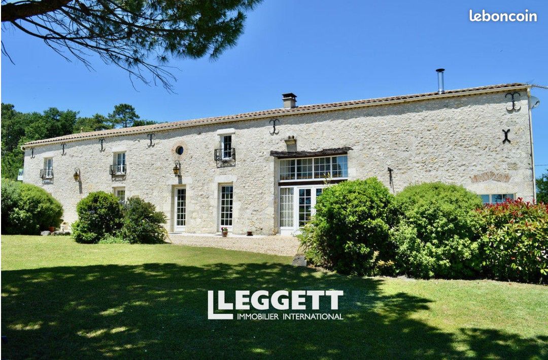 Maison 12 pièces 450 m² · à Eynesse · 450 m² · 999 999 €