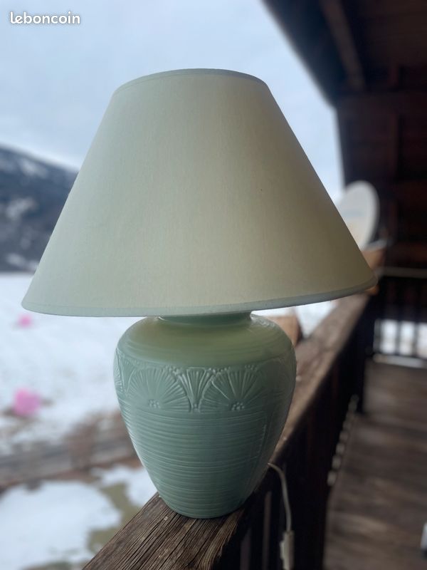 Lampe Vintage Élégante – Vert d’Eau & Détails Floraux (image 4)