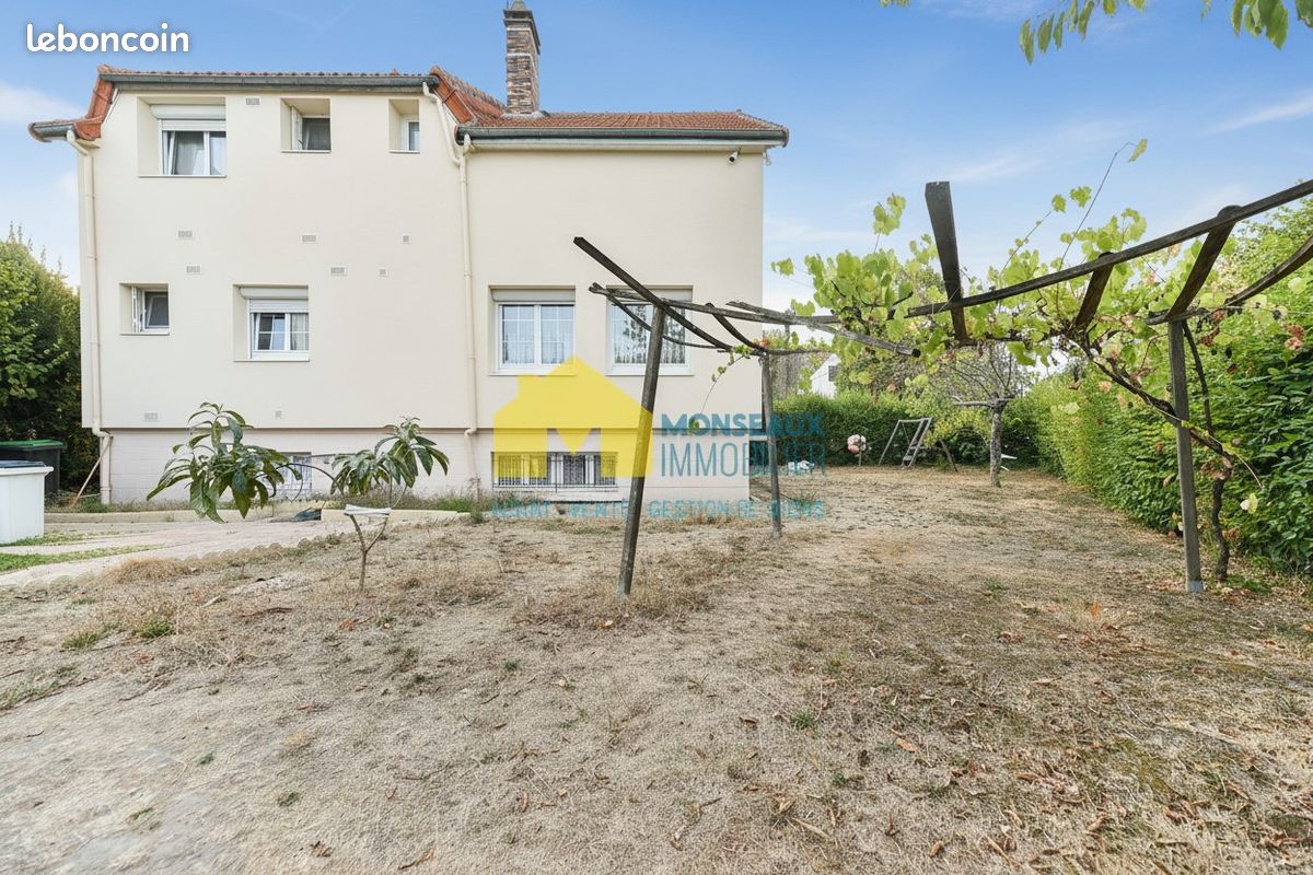 Maison 6 pièces 136 m² · à Sainte-Geneviève-des-Bois · 136 m² · 450 000 €