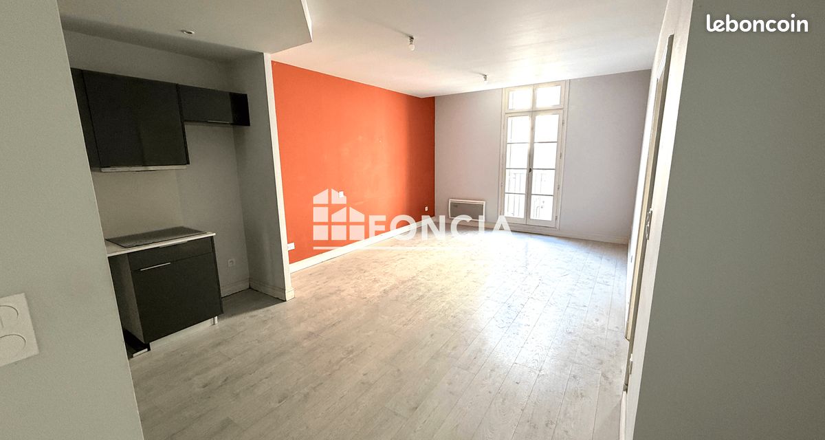 Appartement 2 pièces en parfait état, situé en plein centre ville (image 1)