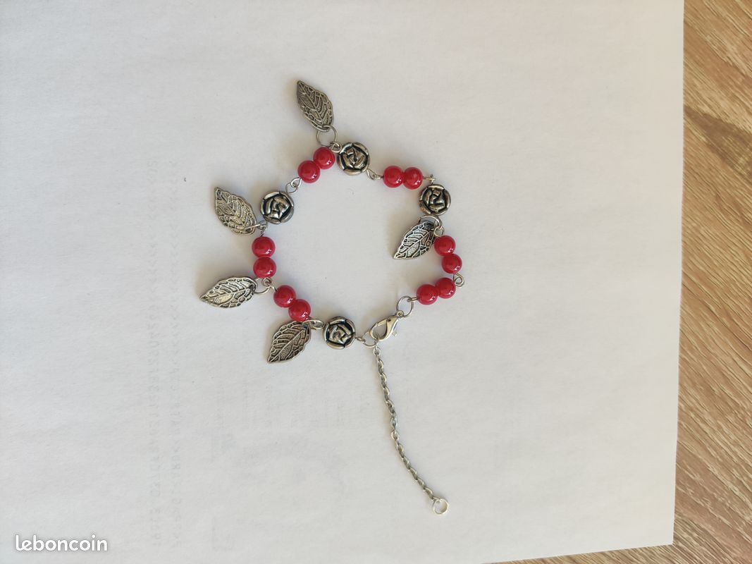 Bracelet fantaisie acier argent et perles rouges acrylique femme (image 1)