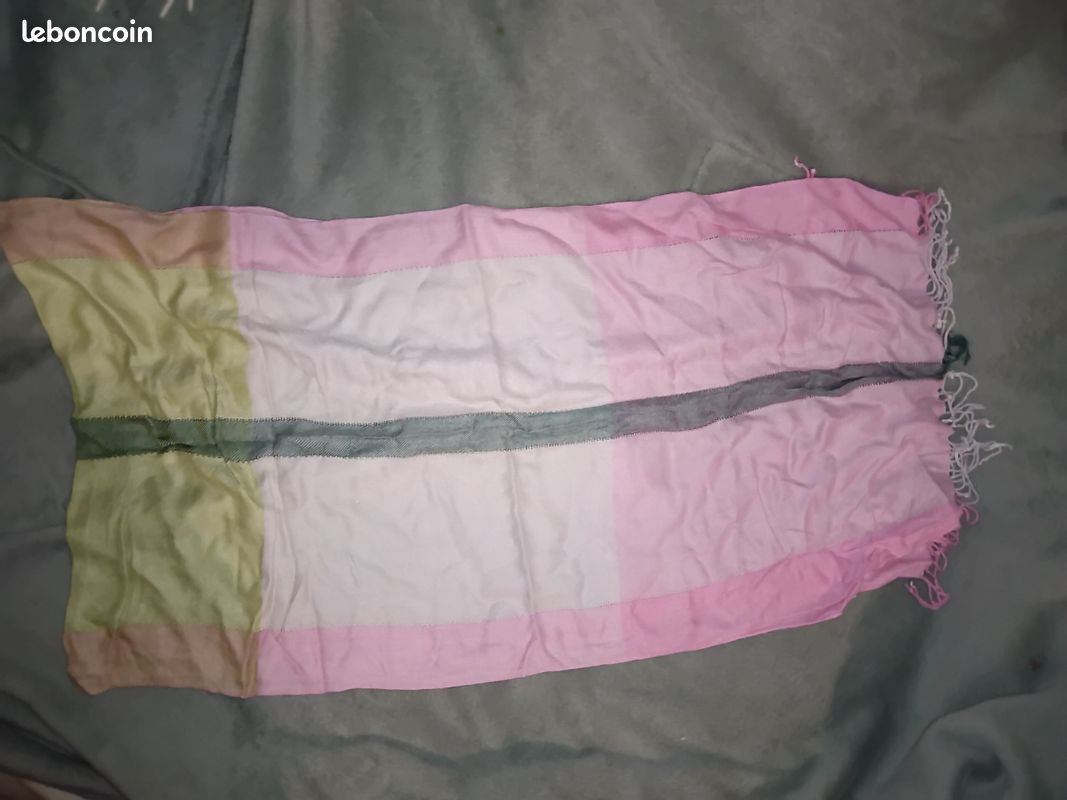 Écharpe rectangulaire rose et verte (image 1)