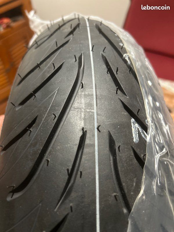 Pneu Moto Bridgestone 180/55 ZR17 73W BT023 R TL - Adhérence Supérieure, Freinage Court, Été