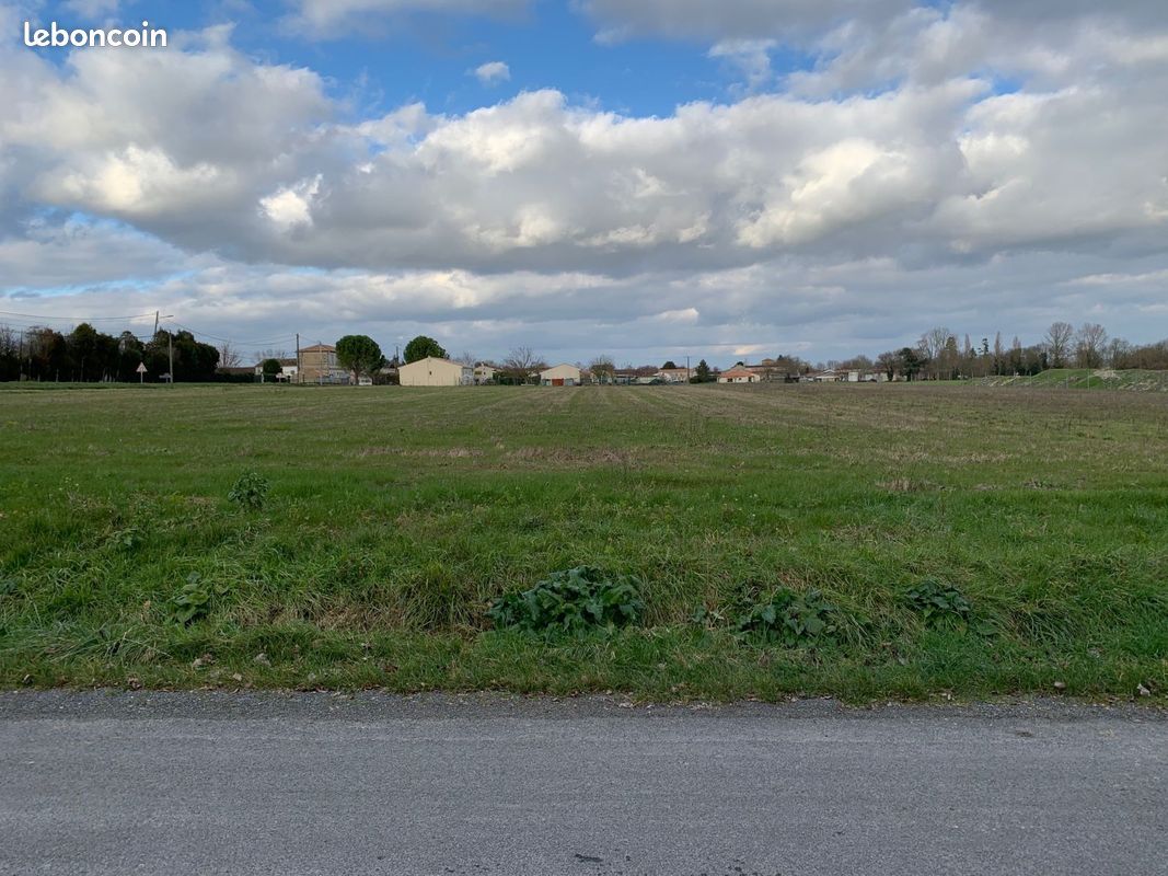 Terrain 740 m² · à Coulonges · 740 m² · 31 900 €