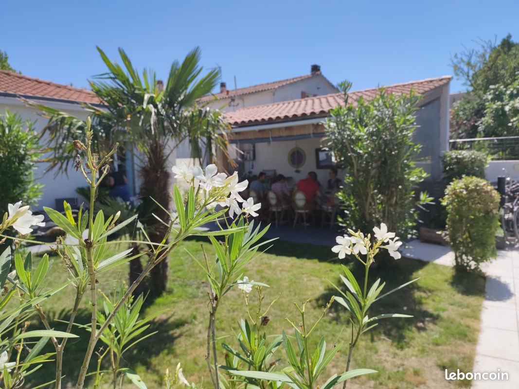 A 100 m de la plage, très jolie maisonnette avec préau et jardin (image 3)