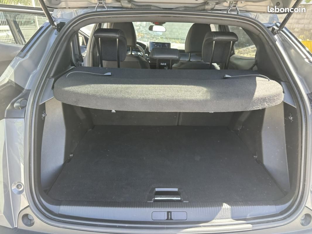 Peugeot 2008 2025 100 BVM6 Allure {EXPORT ALGERIE 21 000 KM - 14 500 e HT} (image 12)