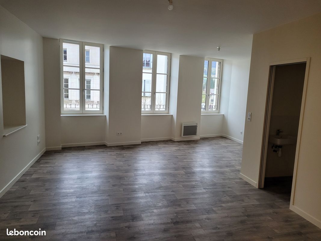 Appartement 4 pièces 101 m² · à Saint-Amour · 101 m² · 875 €