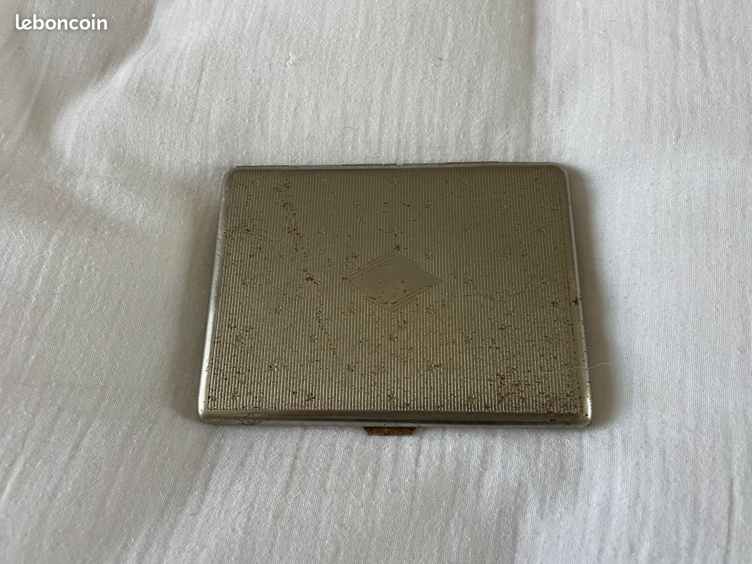 Boite à cigarettes en Argent (image 1)