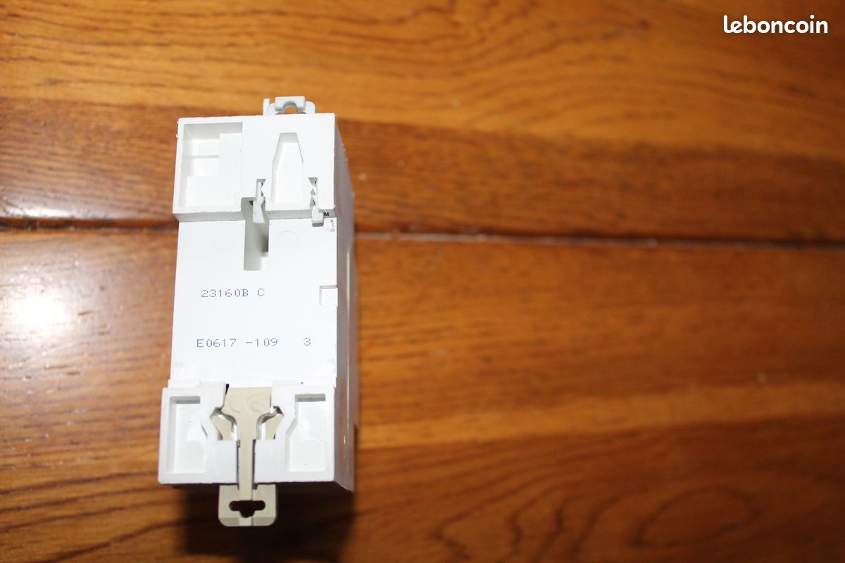 Interrupteur différentiel Merlin Gerin 40A (image 3)