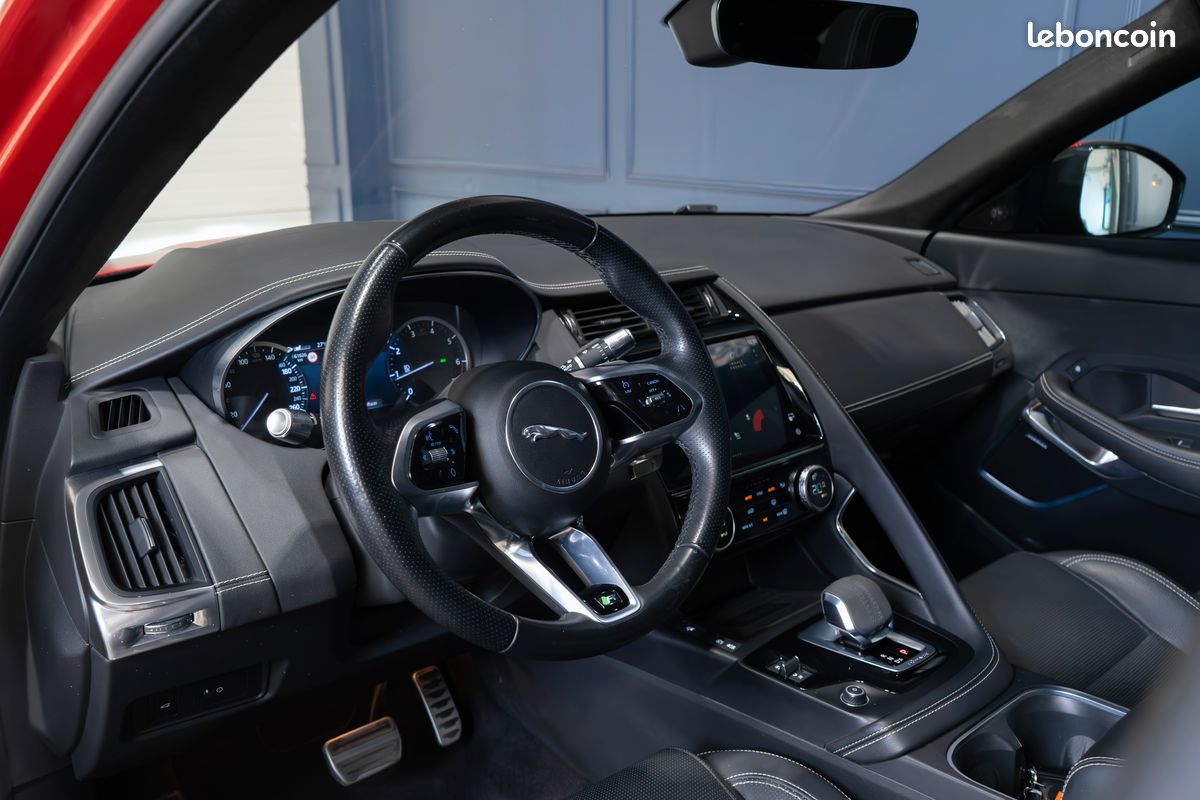 Jaguar E-pace P200 FlexFuel MHEV AWD 2.0 200ch R-Dynamic HSE - 1ère main - Jaguar approved (image 3)
