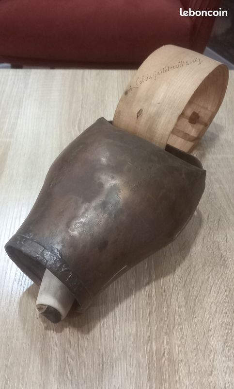 Cloche de vache en cuivre (image 1)