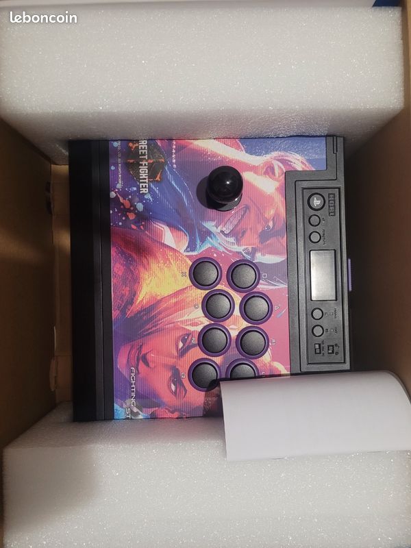 Hori PS5 Fighting Stick Alpha (Street Fighter VI) pour Playstation 5, PS4, PC - (image 2)