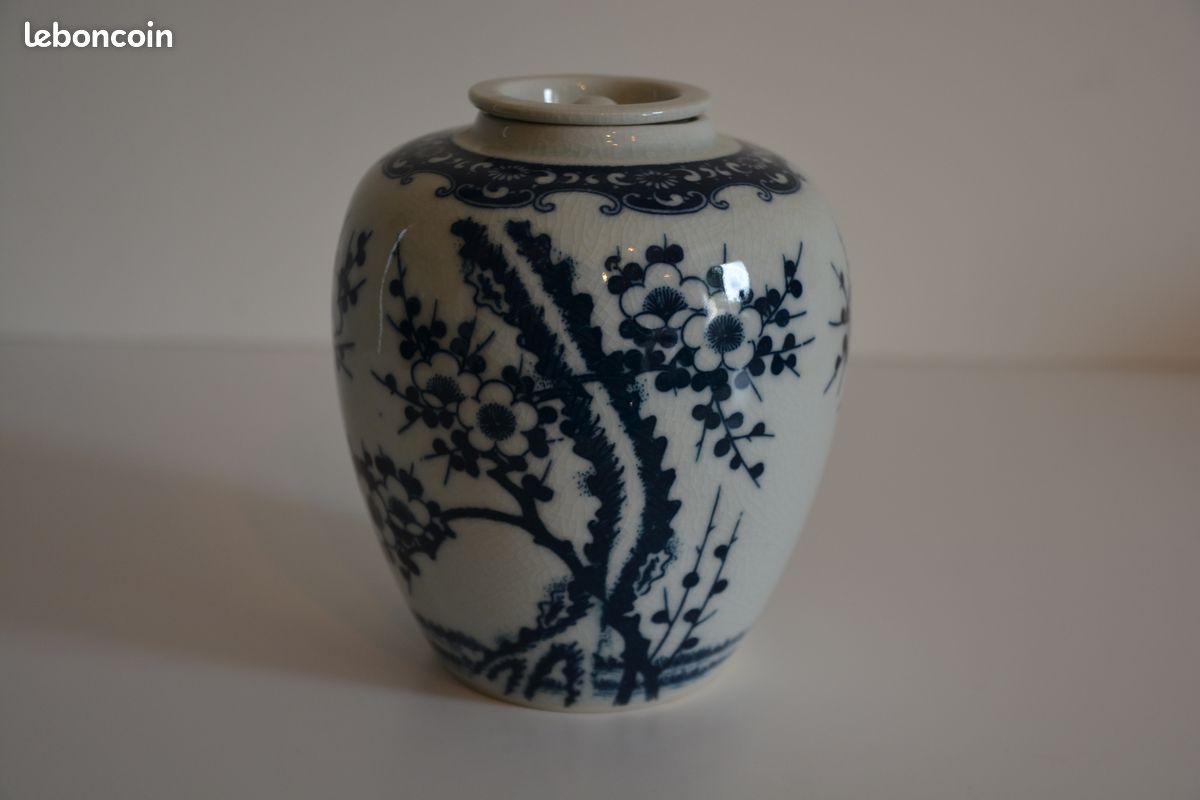 Vase antique en porcelaine avec couvercle japonais (image 2)