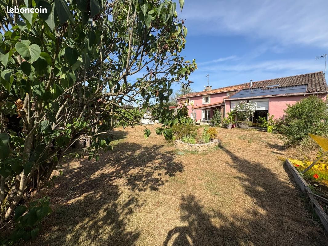 Maison 5 pièces 170 m² · à Blanzay · 170 m² · 123 000 €