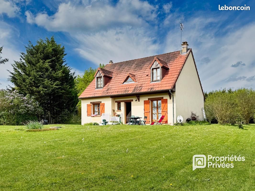 Maison 5 pièces 117 m² · à Mesnils-sur-Iton · 117 m² · 241 500 €