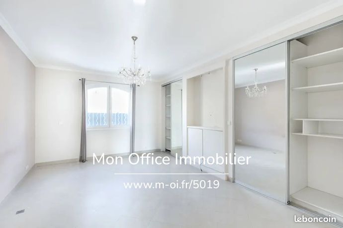 https://img.leboncoin.fr/api/v1/lbcpb1/images/6f/bf/f0/6fbff0bbb1c0a632377c1e4f01cd0f09f75e3612.jpg?rule=ad-image