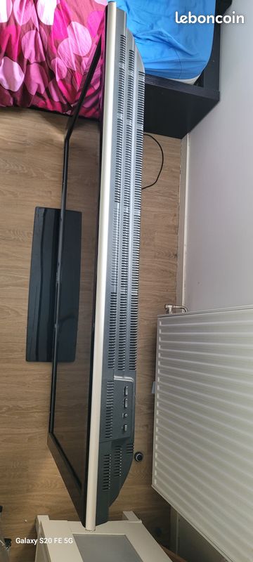 Sharp LC-52HD1E (image 1)