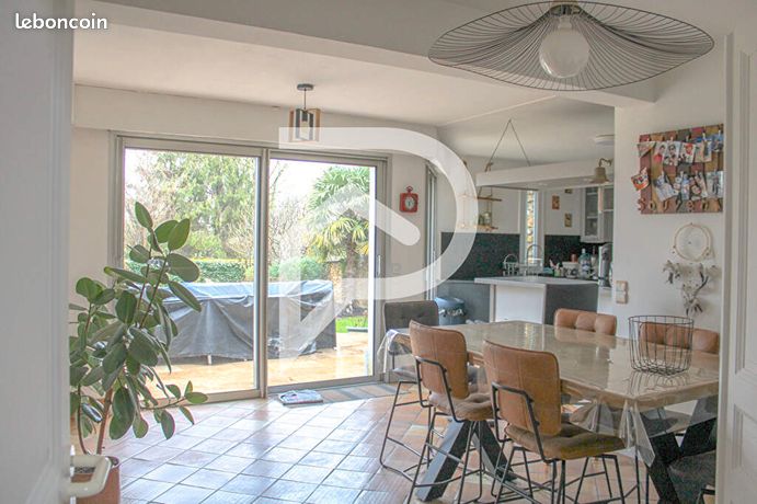 Maison 9 pièces 220 m²
