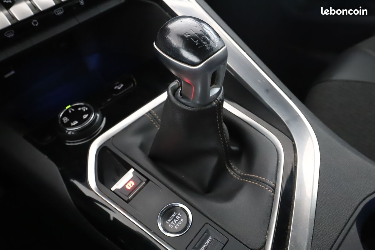 Peugeot 5008 1.2 PureTech GT Line 130 ch (image 25)