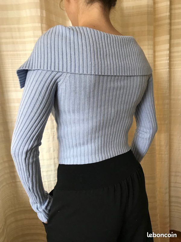 Petit pull bleu grand col découpé BERSHKA XS (image 2)