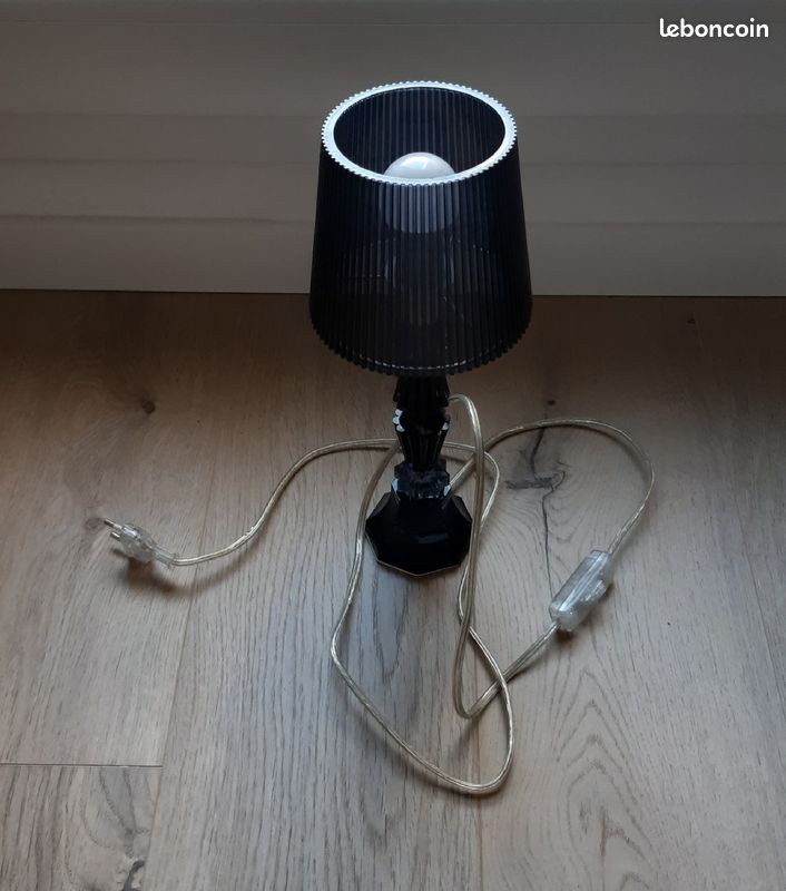 Lampe design noire (image 4)