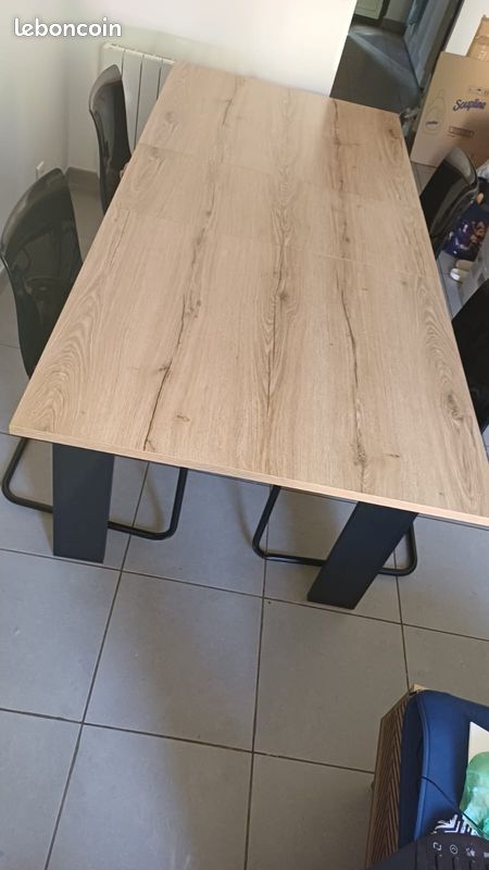 Table + 4 chaises (image 1)