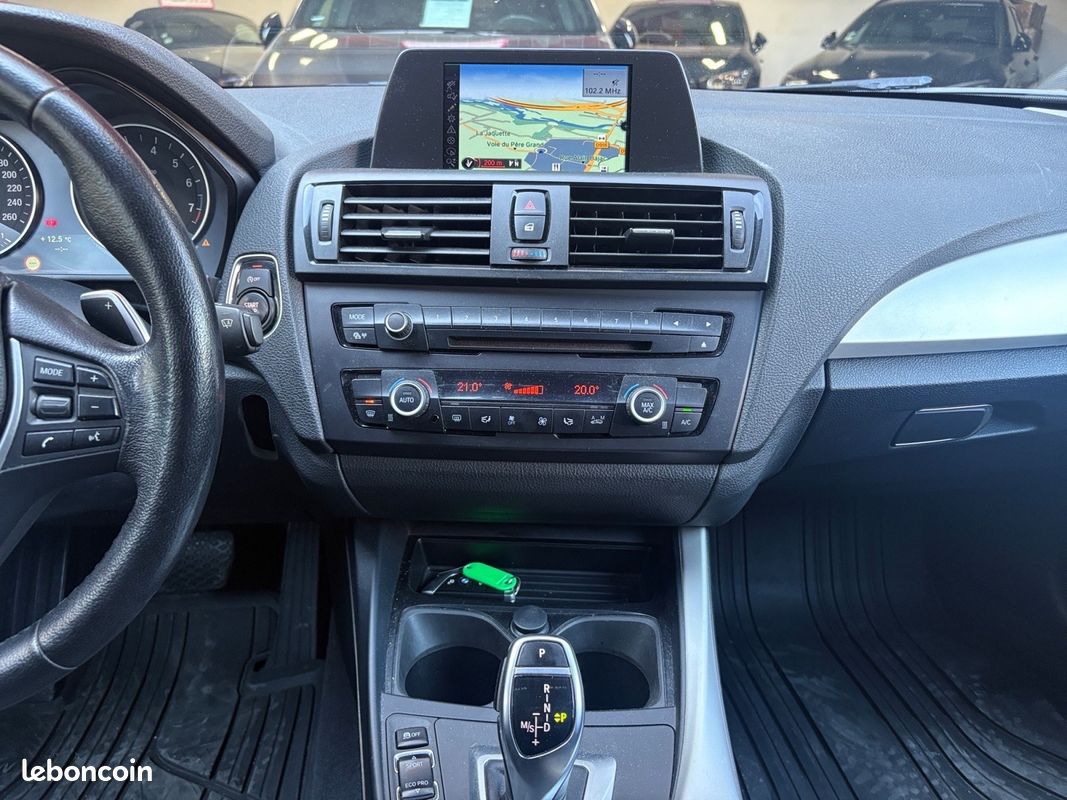 BMW SERIE 1 F20 125i 218 ch bva8 Lounge Plus Radars avants arrières entretien complet BMW Garantie 12 mois (image 13)