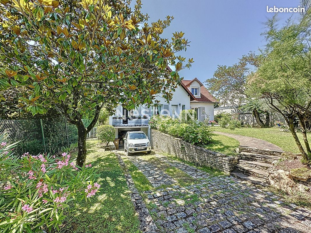 Maison 10 pièces 240 m² · à Groslay · 240 m² · 539 000 €