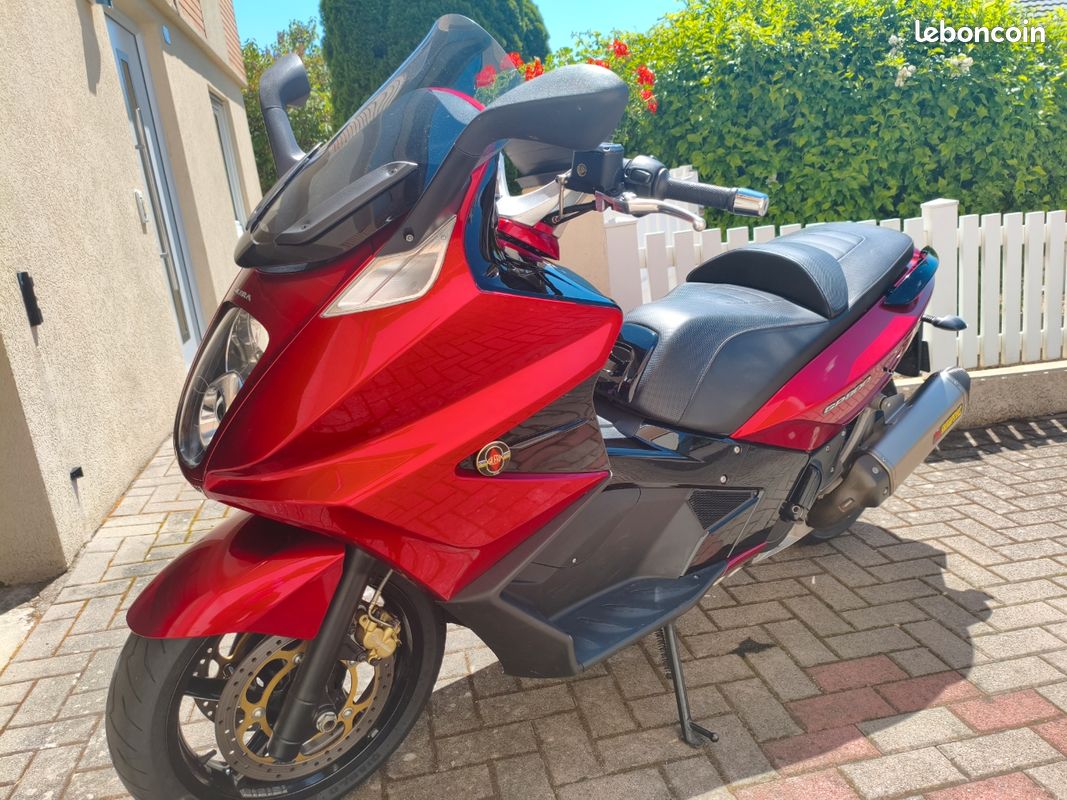 Maxi scooter Gilera GP 800 2014 Motos
