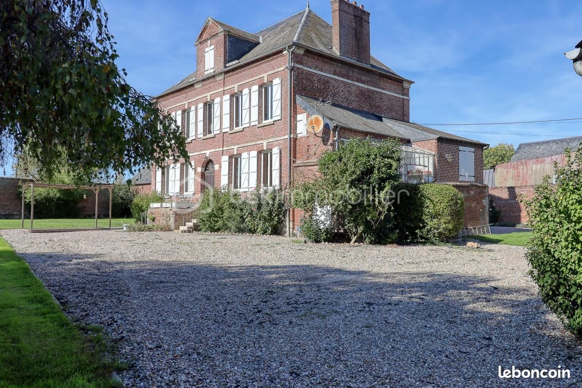 Maison 7 pièces 212 m² · à Songeons · 212 m² · 325 000 €