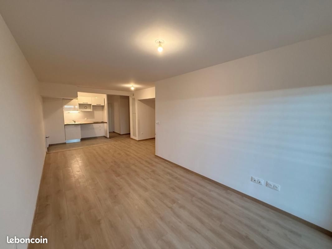 Appartement 3 pièces 68 m² · à Valenciennes · 68 m² · 820 €