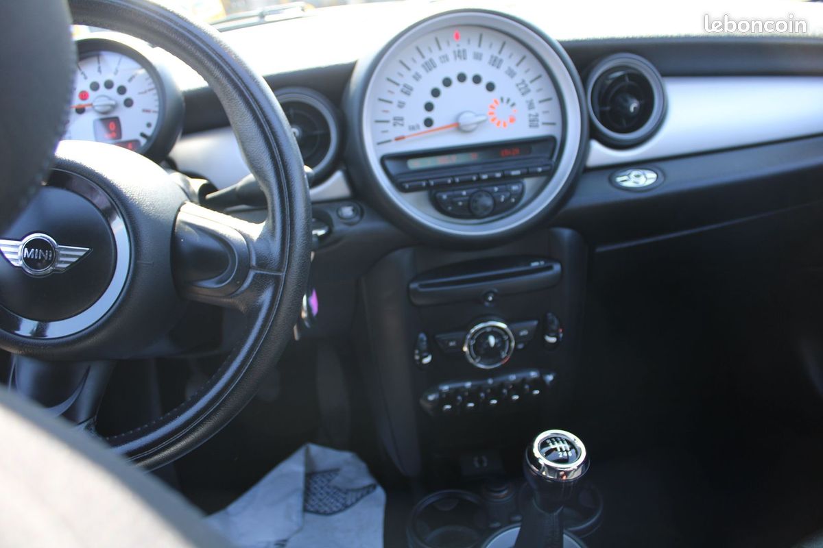 Mini CABRIO ONE CABRIOLET 1L6 ESSENCE 98 CV GPS TACTILE CLIM AUDIO JA 17 RADAR CAPOTE ELECT (image 8)
