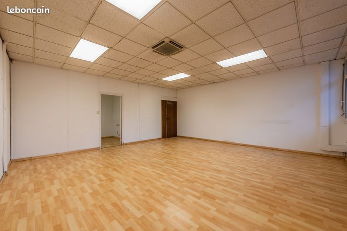 55 m² / 423 euros / Bureau fermé / Site gardienné