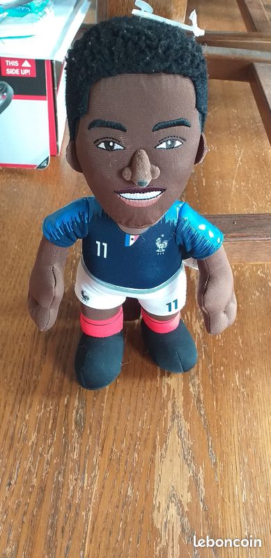 Lot 3 peluches joueurs de football (image 2)