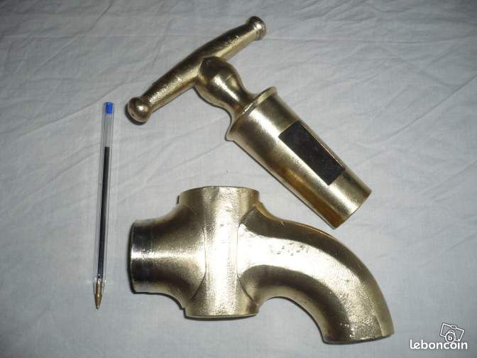 Robinet ancien en bronze(scop87) (image 2)