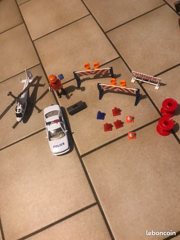 Lot jouet police et chantier (image 1)