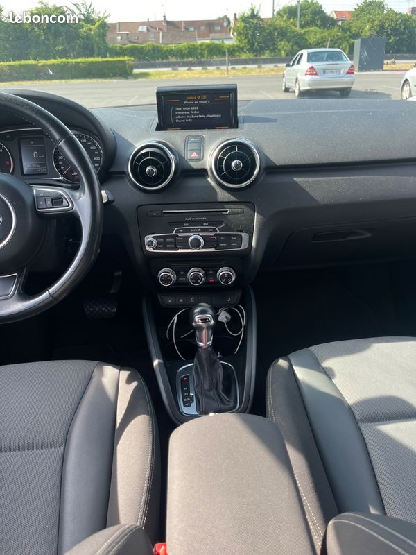 AUDI A1 SPORTBACK 1.4 TDI 90 S-LINE S-TRONIC *TRES BON ETAT - SIEGES CHAUFFANTS - BLUETOOTh (image 17)