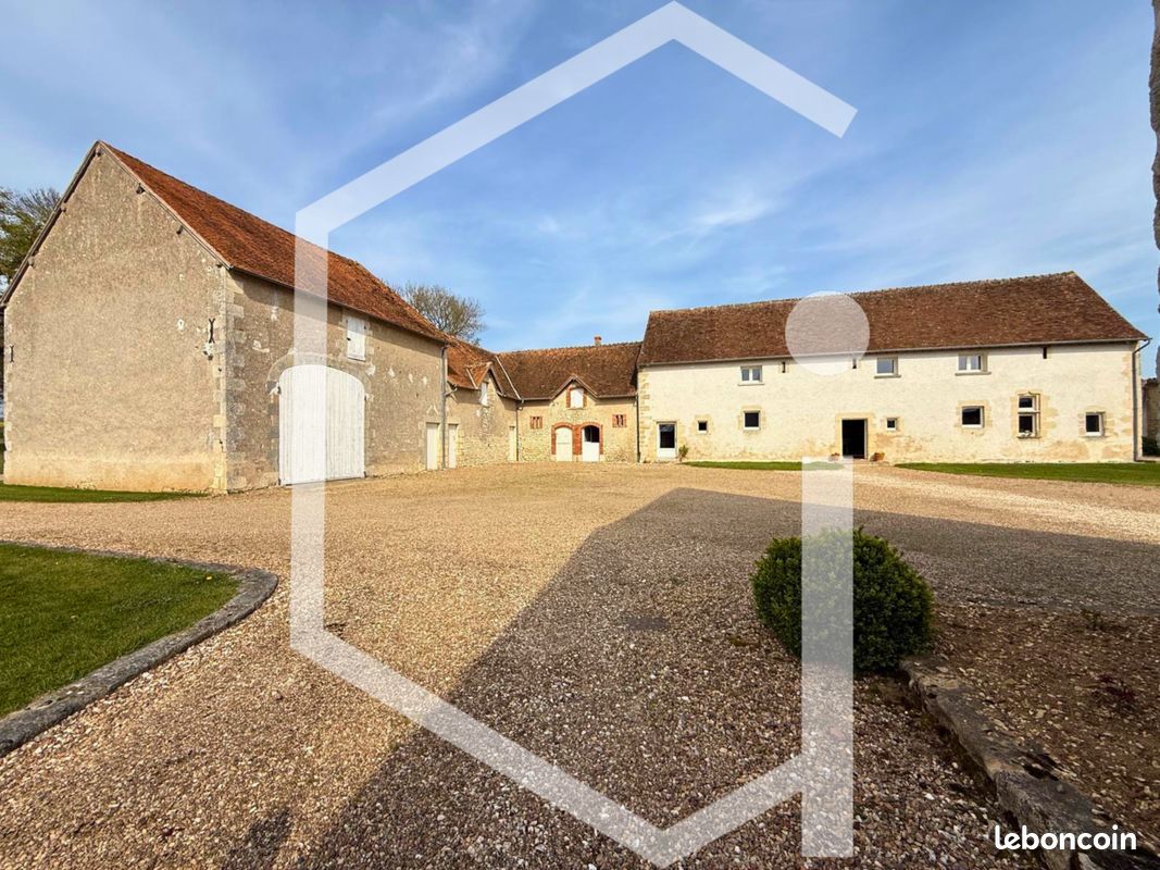 Maison 12 pièces 300 m² · à Cosne-Cours-sur-Loire · 300 m² · 477 000 €